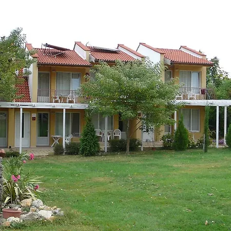 Zora - مكان تخييم ابزور