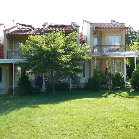 مكان تخييم Zora - 2*