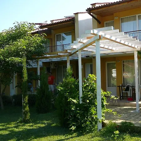 Zora - مكان تخييم ابزور