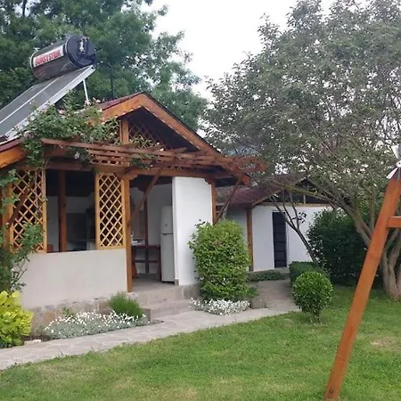 مكان تخييم Zora - 2*